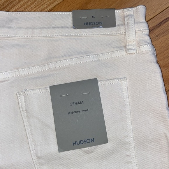 NWT Hudson Gemma Mid-Rise Short - Egret size 31 - Picture 6 of 10